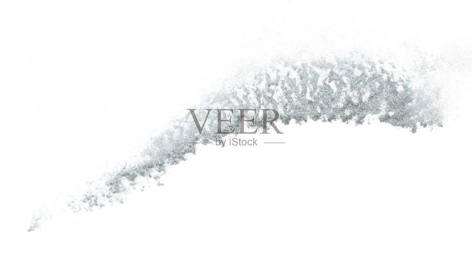 银色的金属闪闪发光，在空中爆炸。银光沙星星之火闪烁过年，飞掷银光粒子。白色背景孤立，选择性聚焦模糊散景照片摄影图片