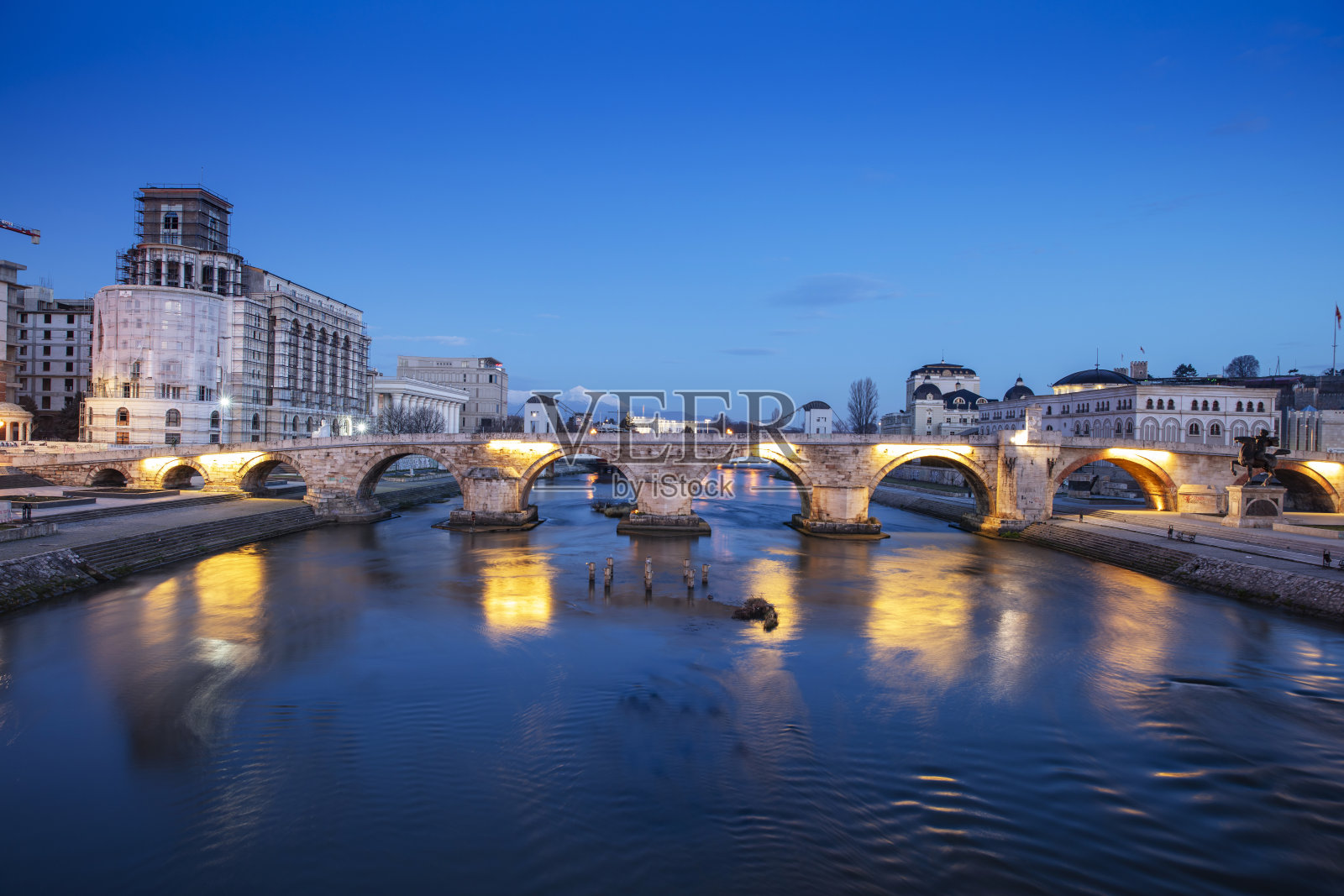 马其顿斯科普里一座著名的石桥照片摄影图片