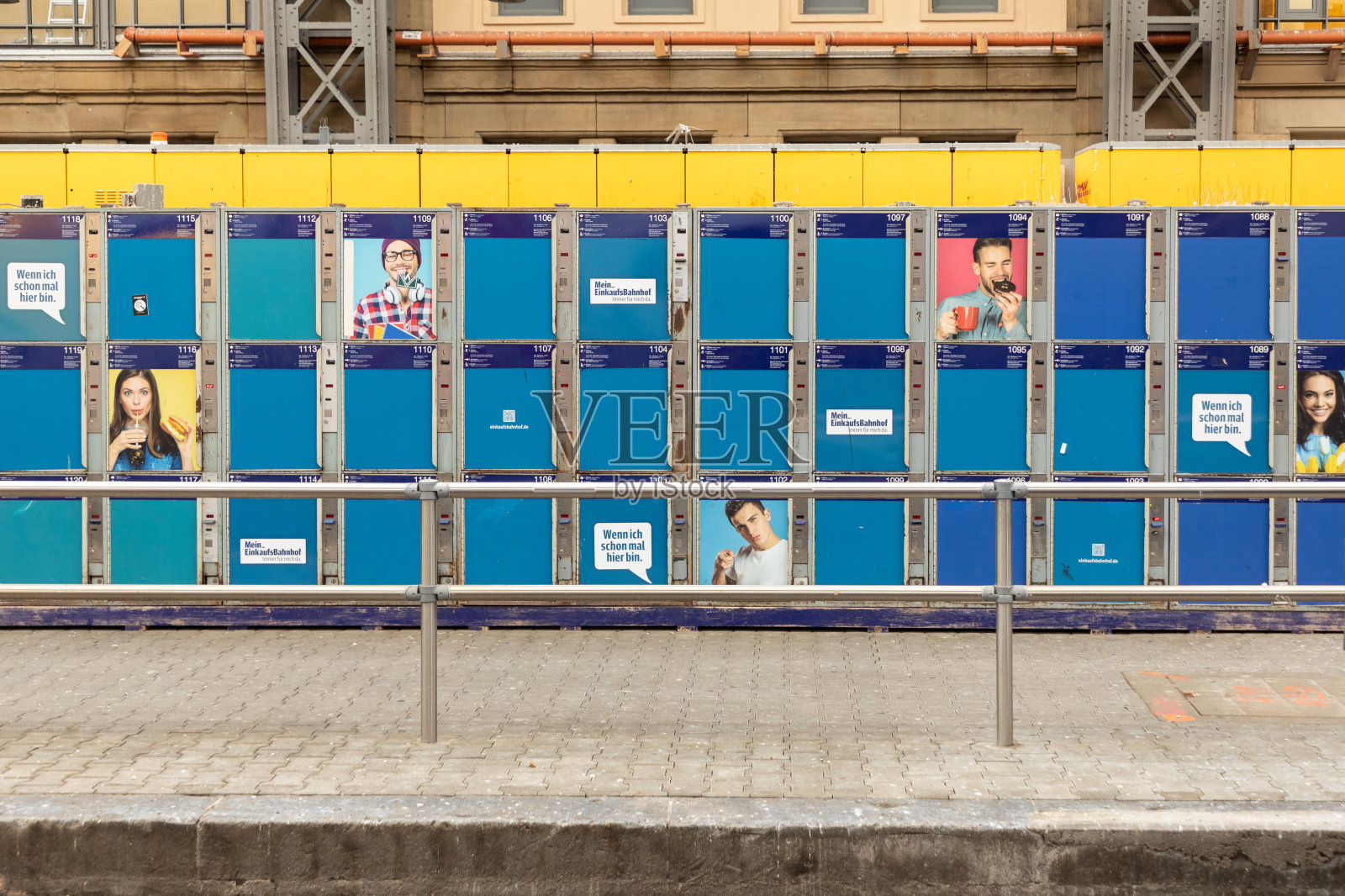 火车站的寄存柜，提供存放行李或文件的临时空间照片摄影图片