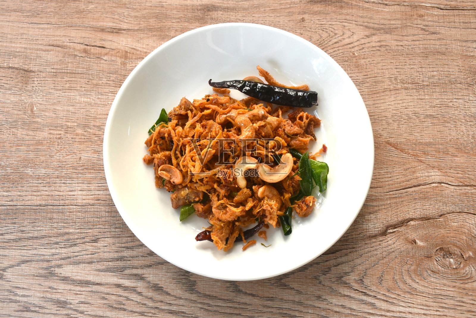 腰果和辣椒炸脆鸡照片摄影图片