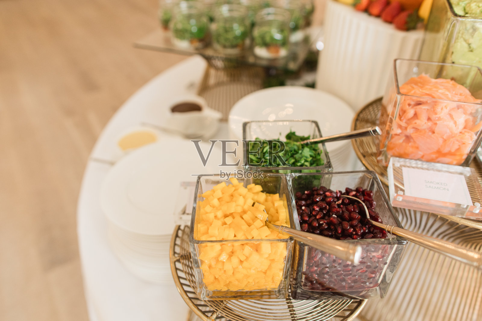 2024年3月，佛罗里达州棕榈滩春季花园派对上新鲜的自助早午餐照片摄影图片