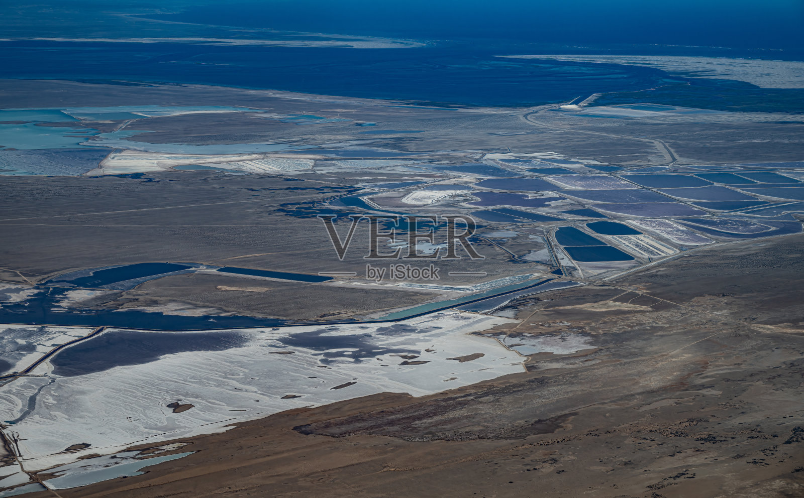 墨西哥下加利福尼亚州太平洋沿岸的奥霍德列夫雷泻湖盐田鸟瞰，联合国教科文组织世界遗产照片摄影图片