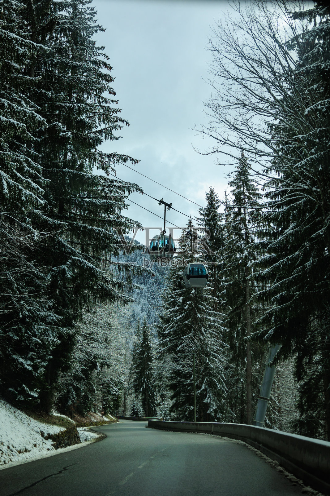 通往Avoriaz的路照片摄影图片