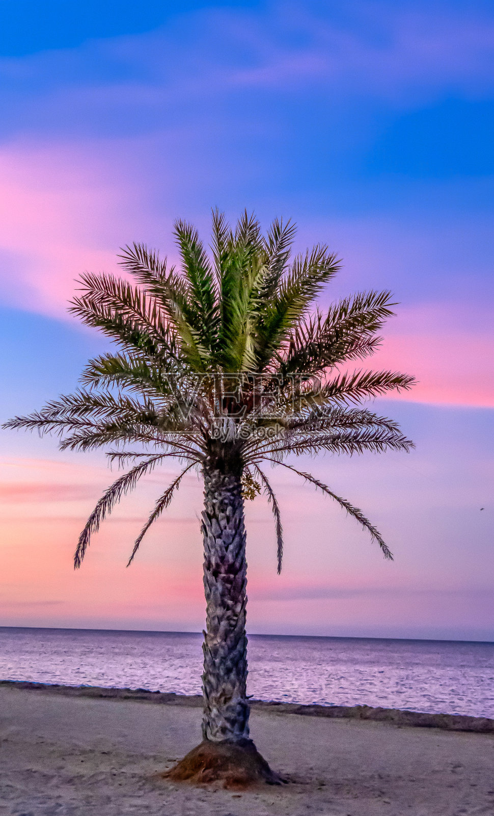 德尼亚科斯塔布兰卡海滩上的秋日日落照片摄影图片