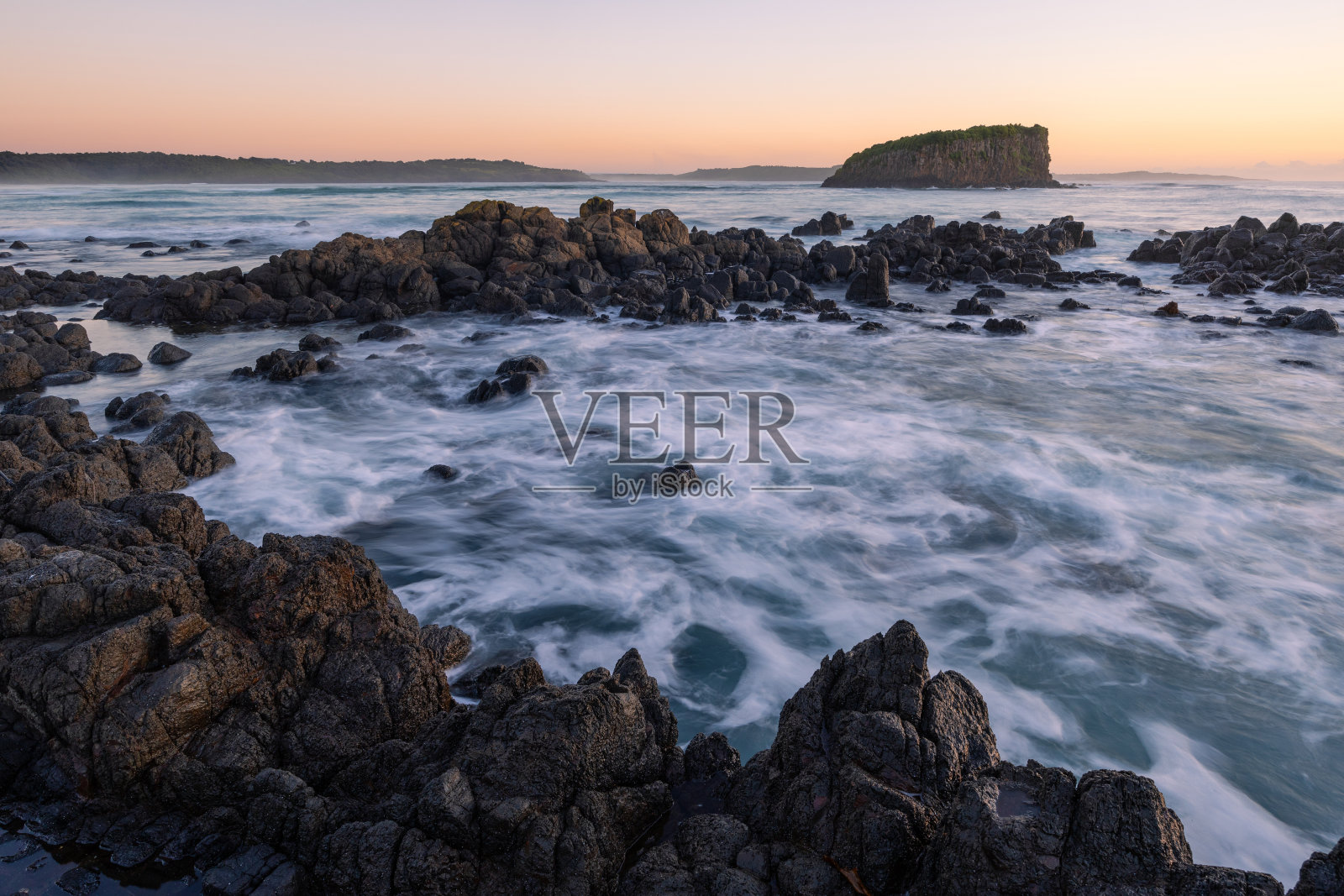 Minnamurra的岩石海岸线照片摄影图片