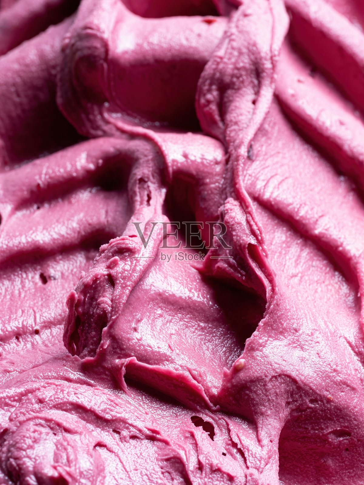 冷冻石榴味冰淇淋-完整框架细节。冰淇淋的特写。照片摄影图片