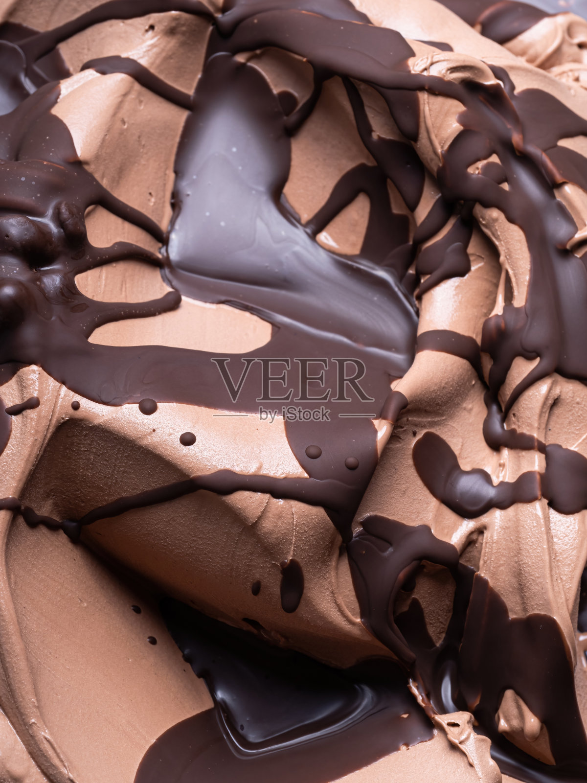 巧克力味冰淇淋，框架饱满。照片摄影图片