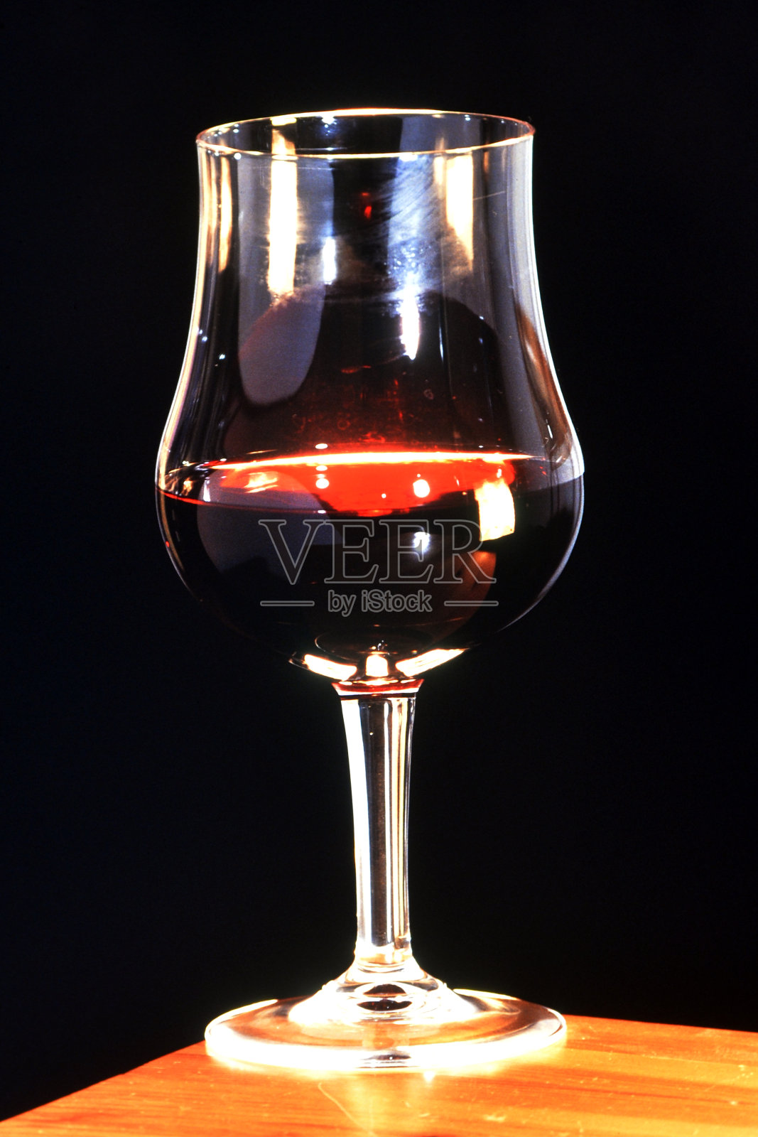 一杯红酒照片摄影图片