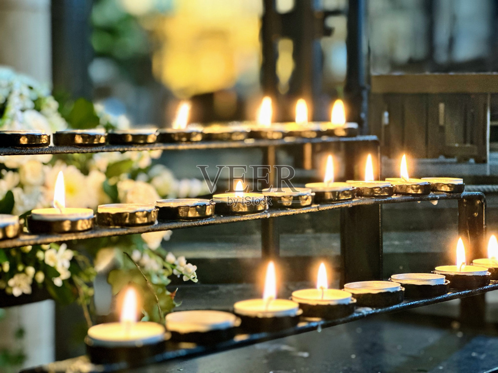 伦敦南华克大教堂的蜡烛照片摄影图片