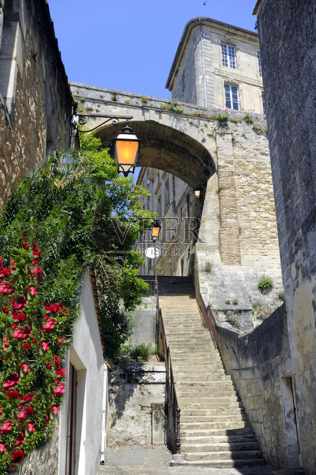 吉伦特堡的排水沟门照片摄影图片