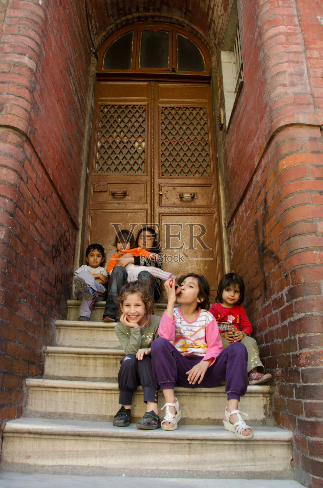 玩的朋友照片摄影图片