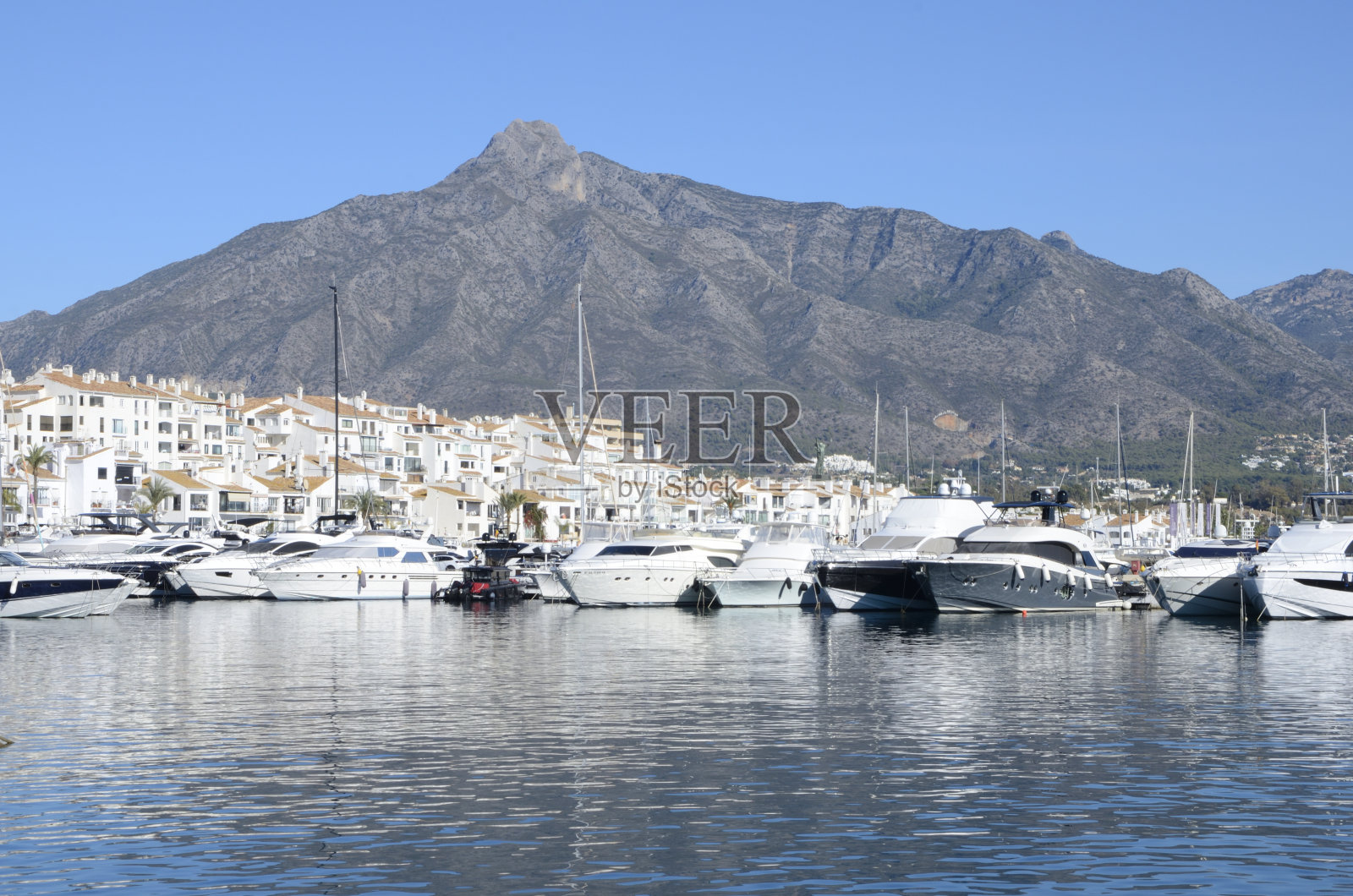 马贝拉山和巴努斯港照片摄影图片