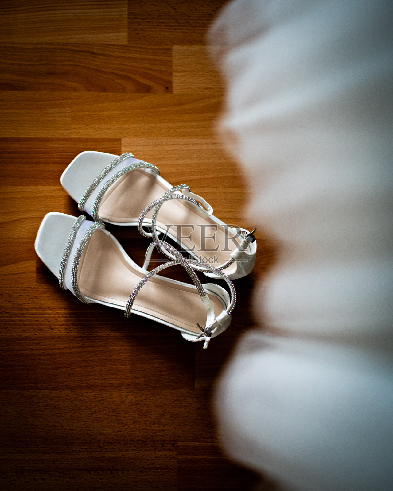 婚纱和鞋子照片摄影图片