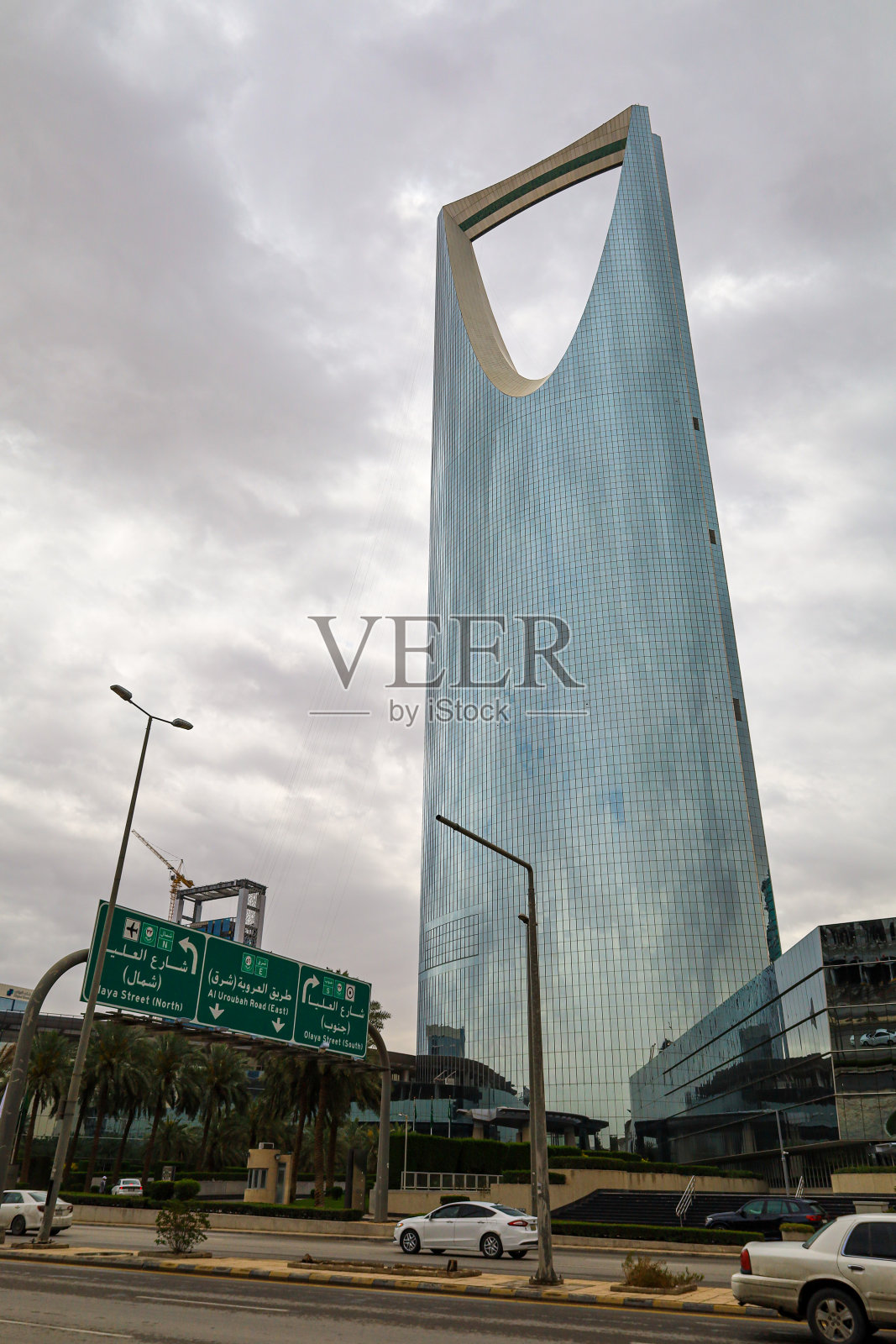 沙特阿拉伯利雅得市-王国塔阿尔马姆拉卡商业，法赫德国王路照片摄影图片