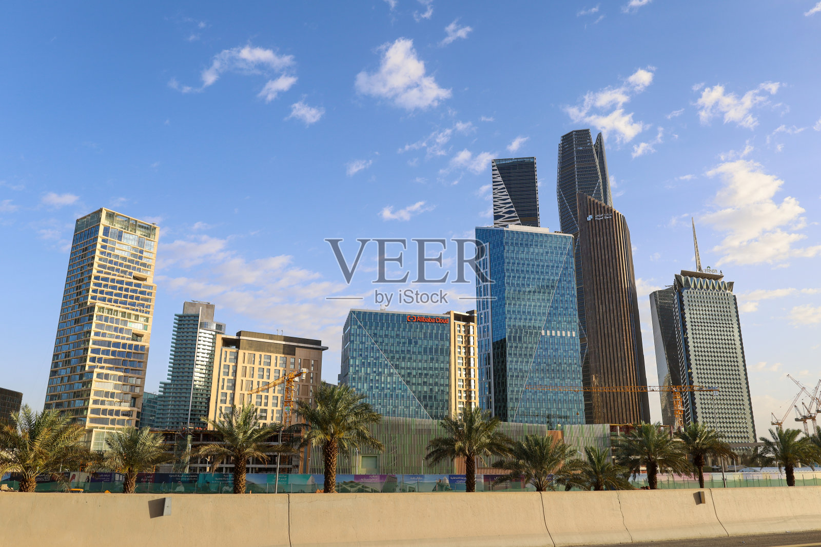 沙特阿拉伯利雅得阿卜杜拉国王金融区商务楼照片摄影图片