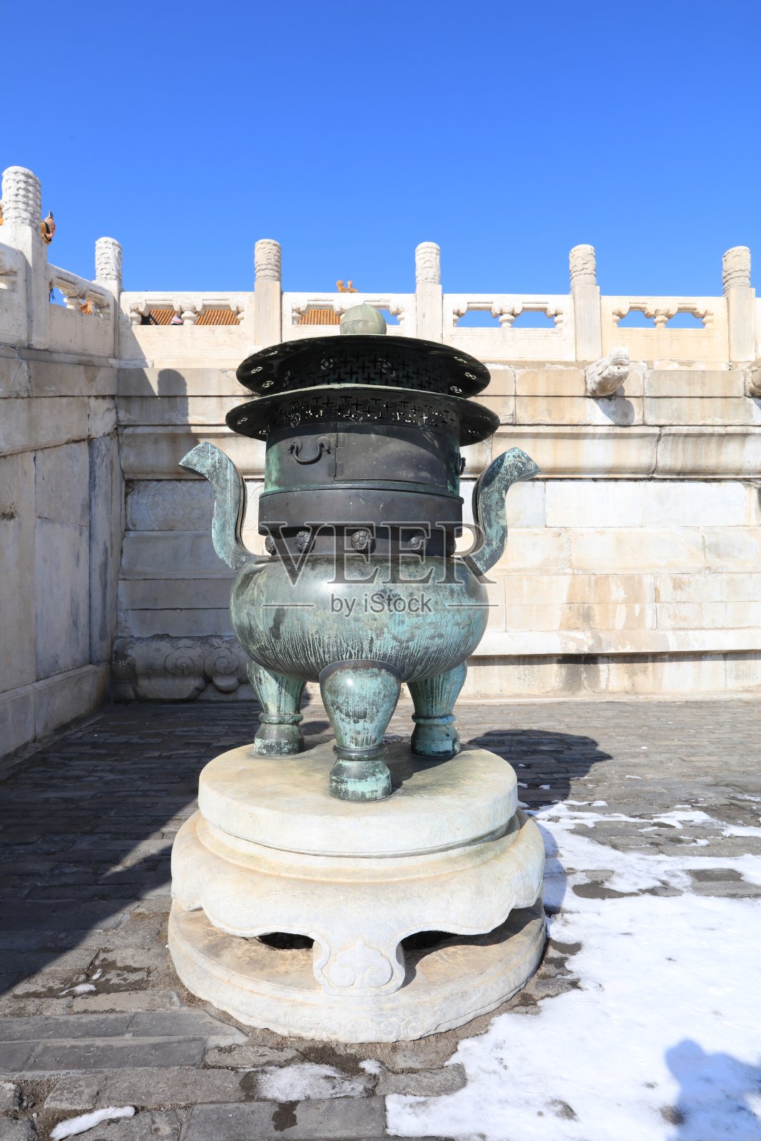 中国古代寺庙里的香炉照片摄影图片