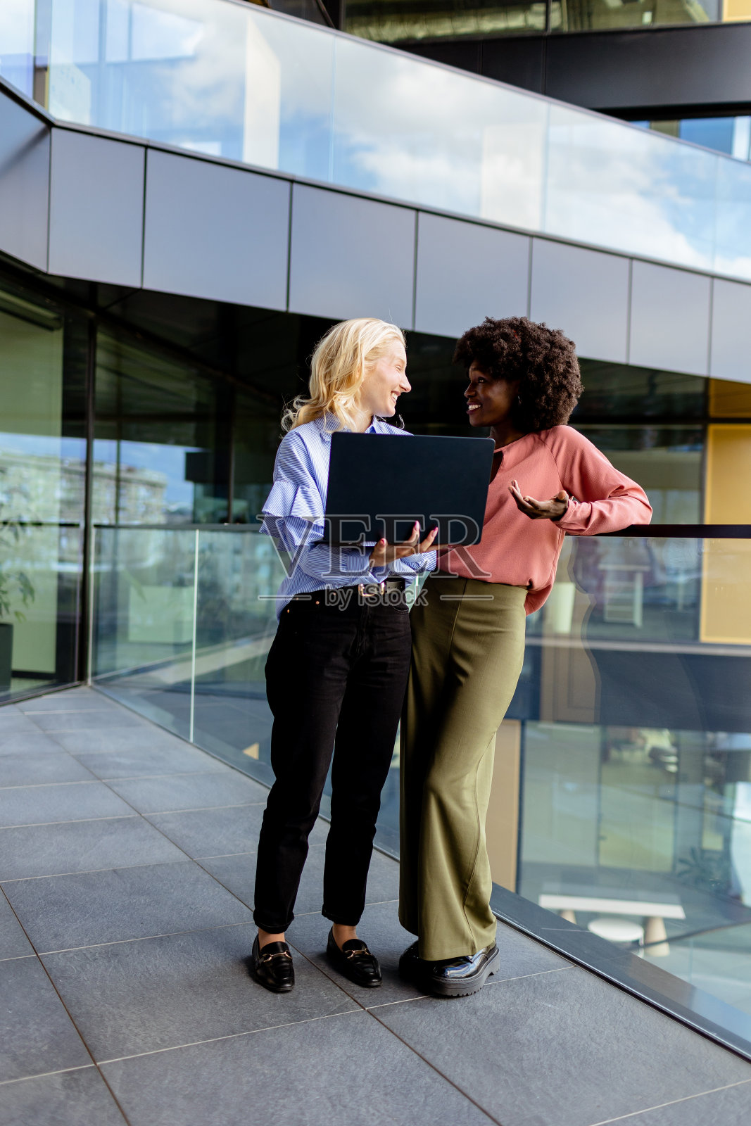 姐妹的宁静照片摄影图片