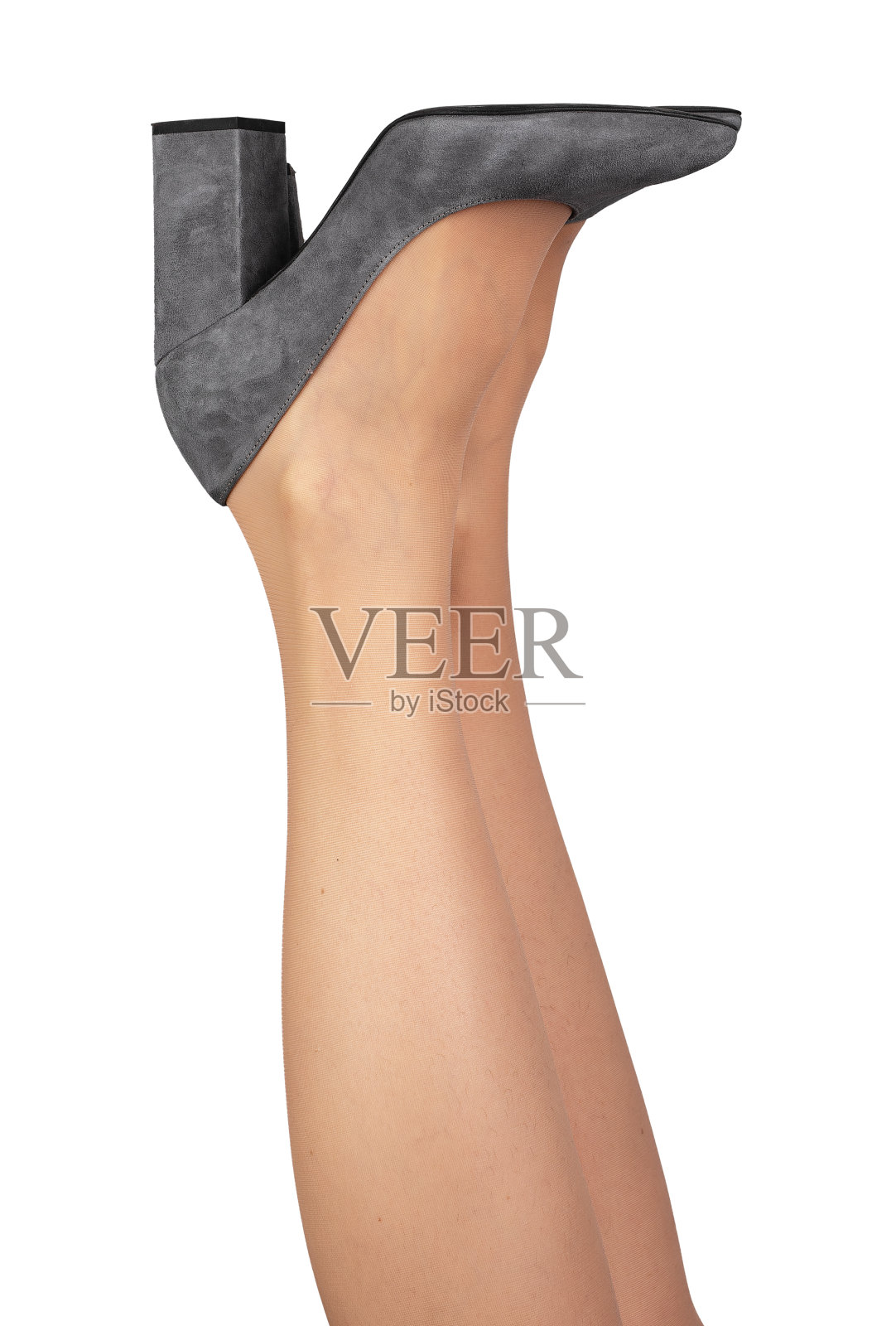 女人抬起双腿，穿着白色的灰色高跟鞋照片摄影图片