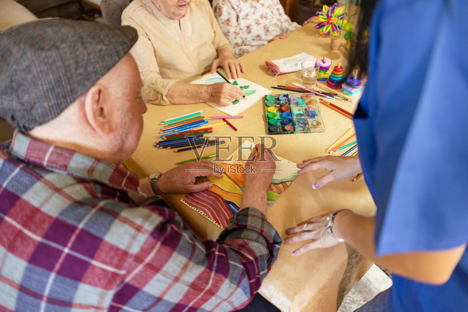 团体绘画治疗照片摄影图片