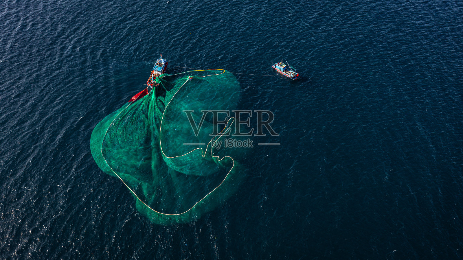 在富颜大兰海放网捕鱼照片摄影图片