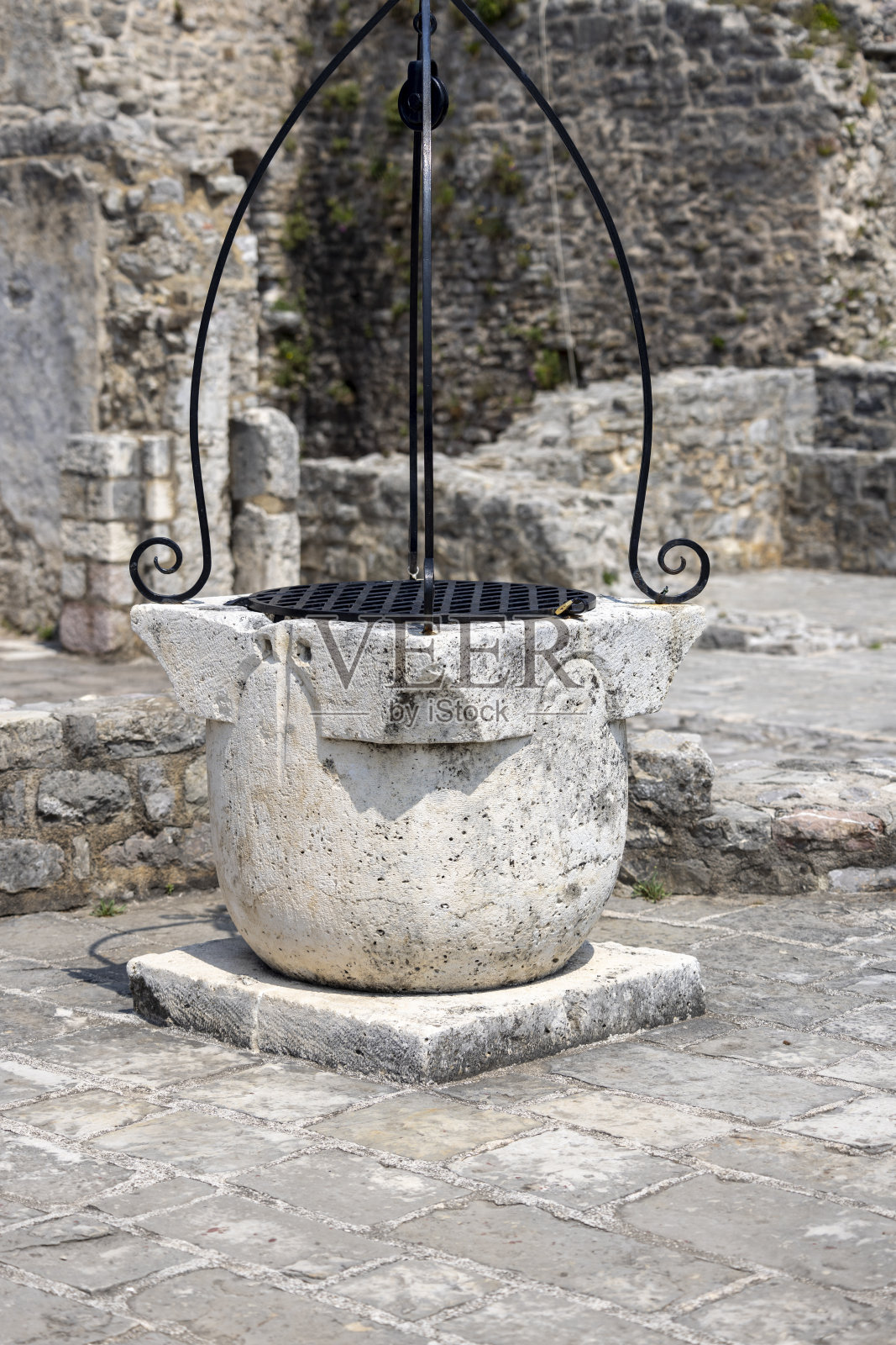 中世纪的圣玛丽堡垒，也被称为城堡，石井，布德瓦，黑山照片摄影图片