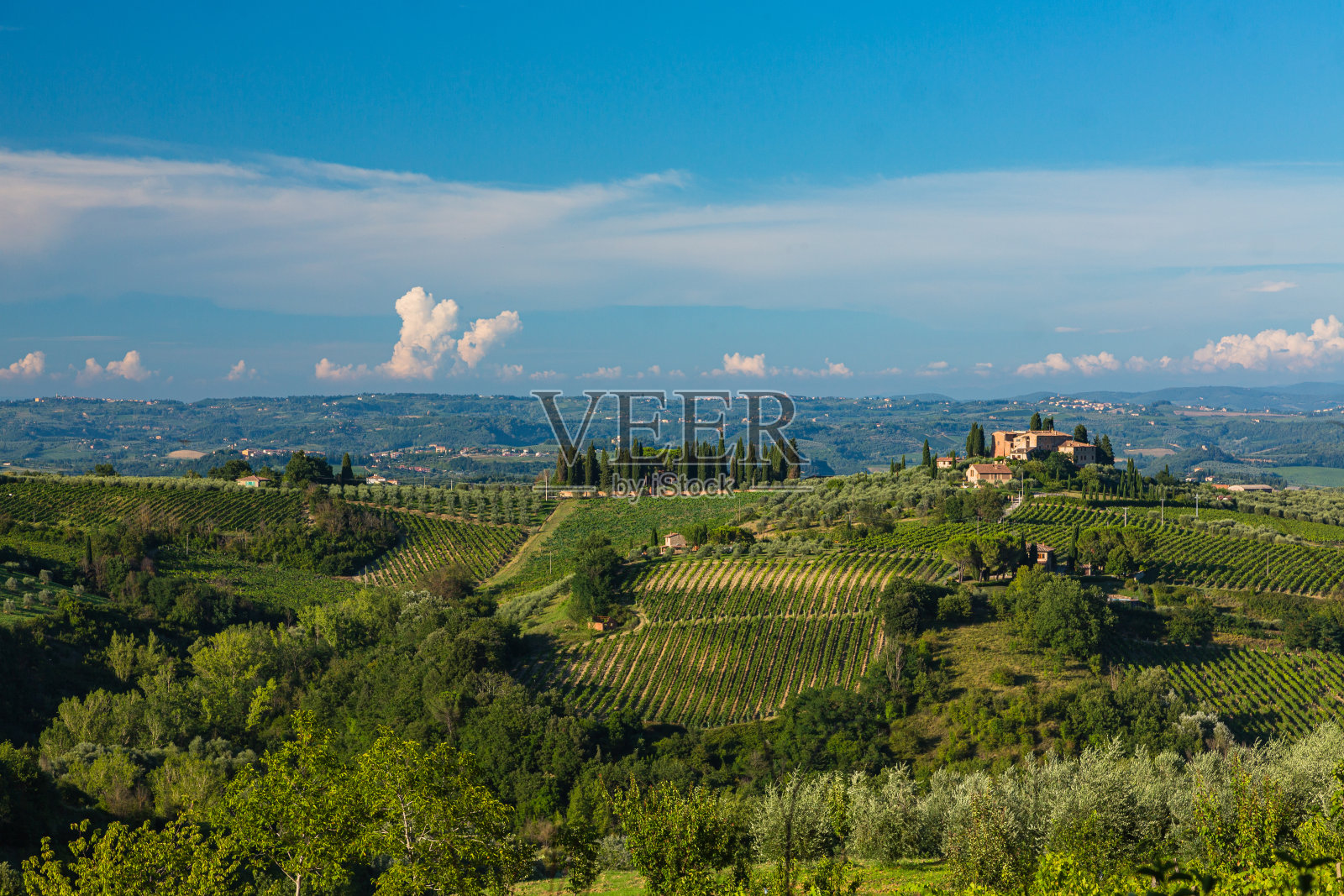 意大利圣吉米尼亚诺郊区的风景照片摄影图片