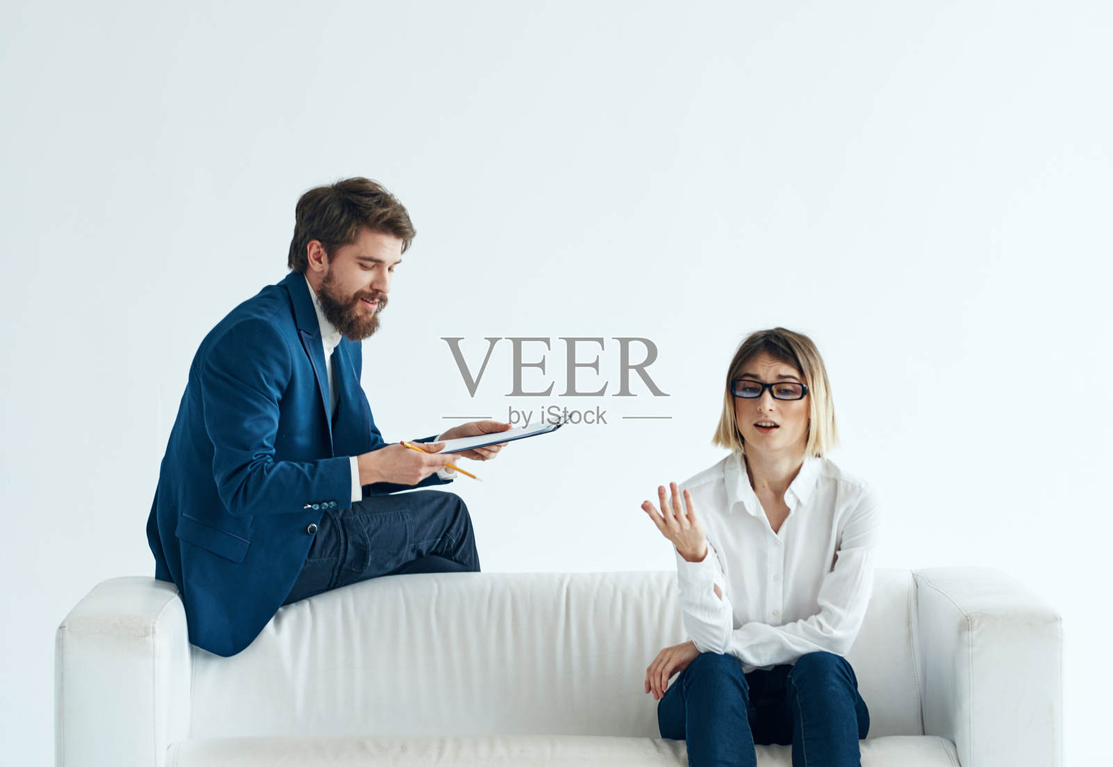 商人男女纠纷冲突不满官员照片摄影图片