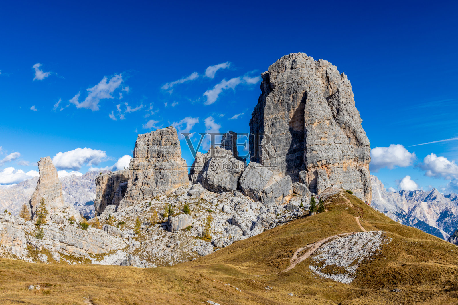 白云石山的秋景在阿尔卑斯山、意大利五峰托里照片摄影图片