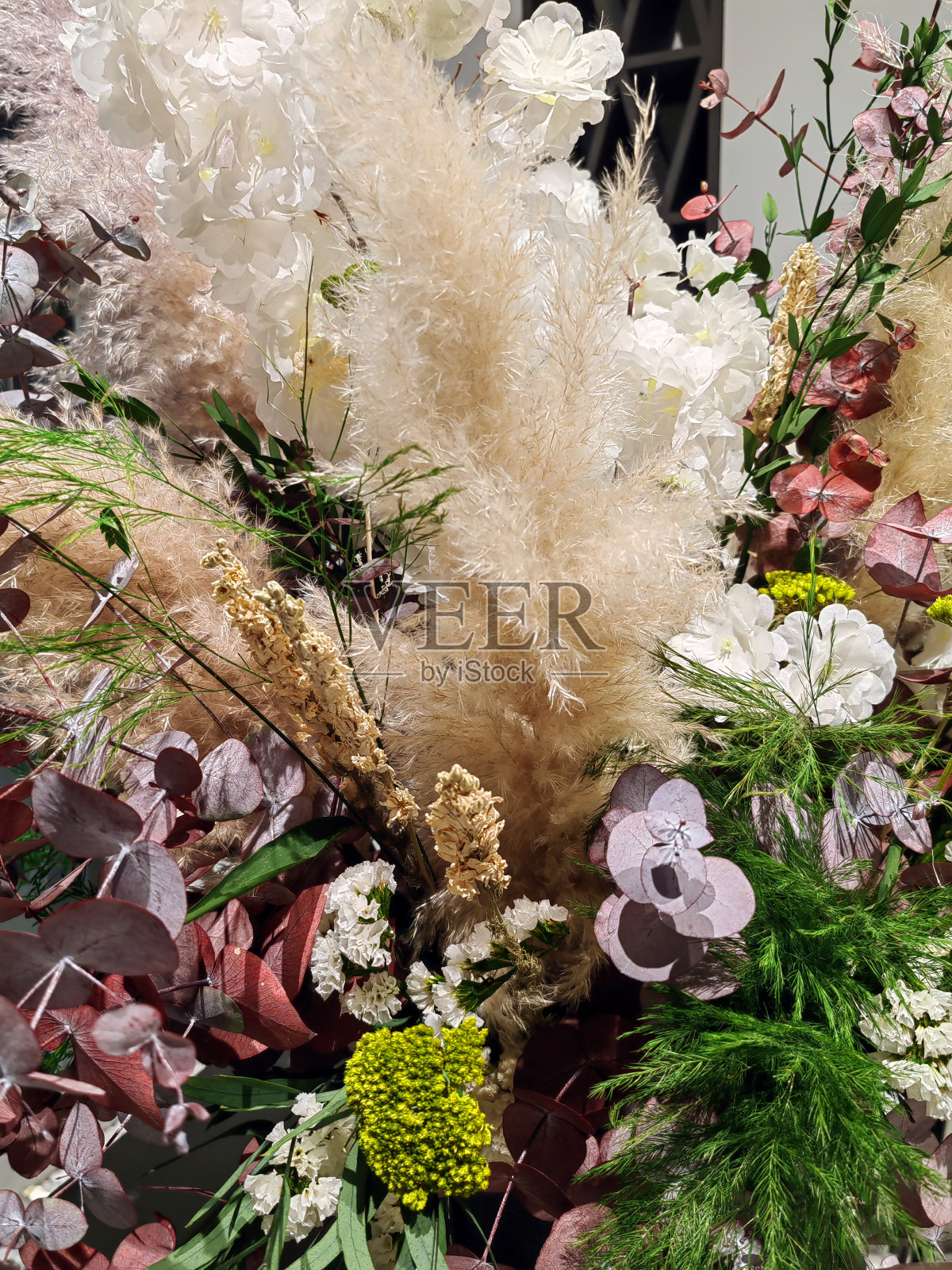 脱水装饰的彩色花束。照片摄影图片