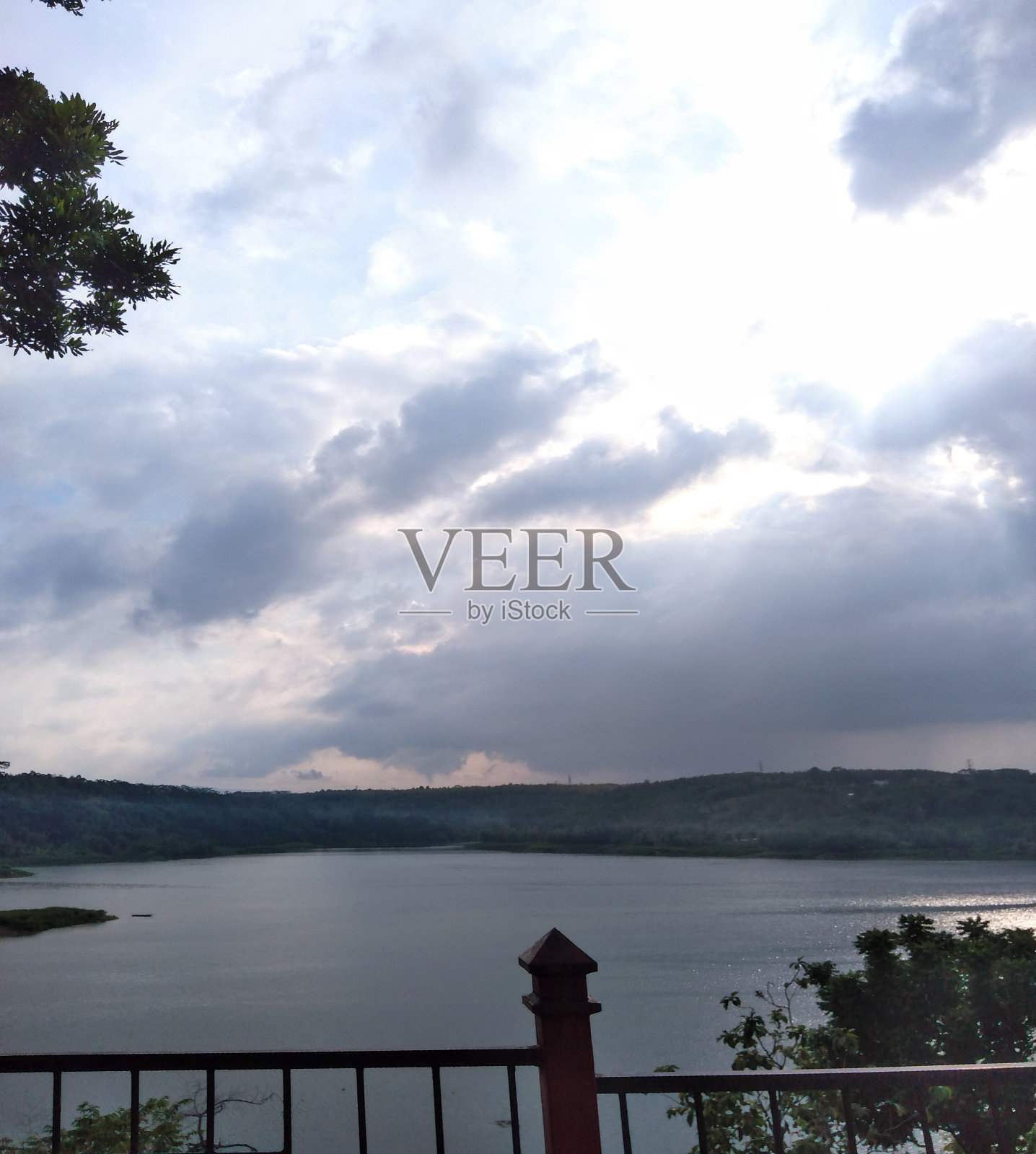 Jatibarang水库是位于三宝垄市Gunungpati区的一个水库照片摄影图片