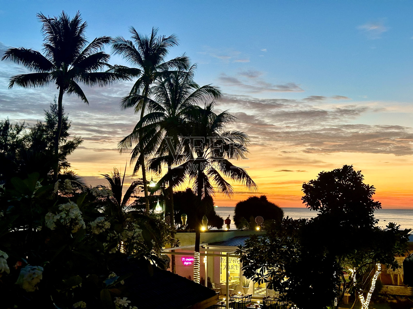 从窗口看到美丽的日落，泰国照片摄影图片