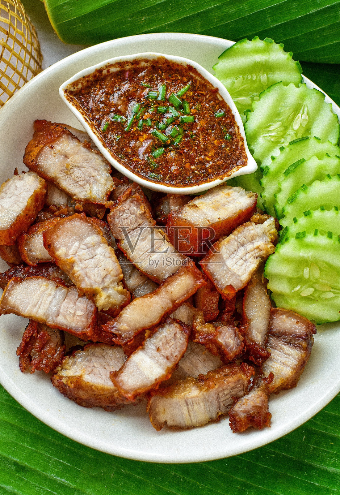 鱼露五花肉，鱼露五花肉，泰国菜，俯视图照片摄影图片