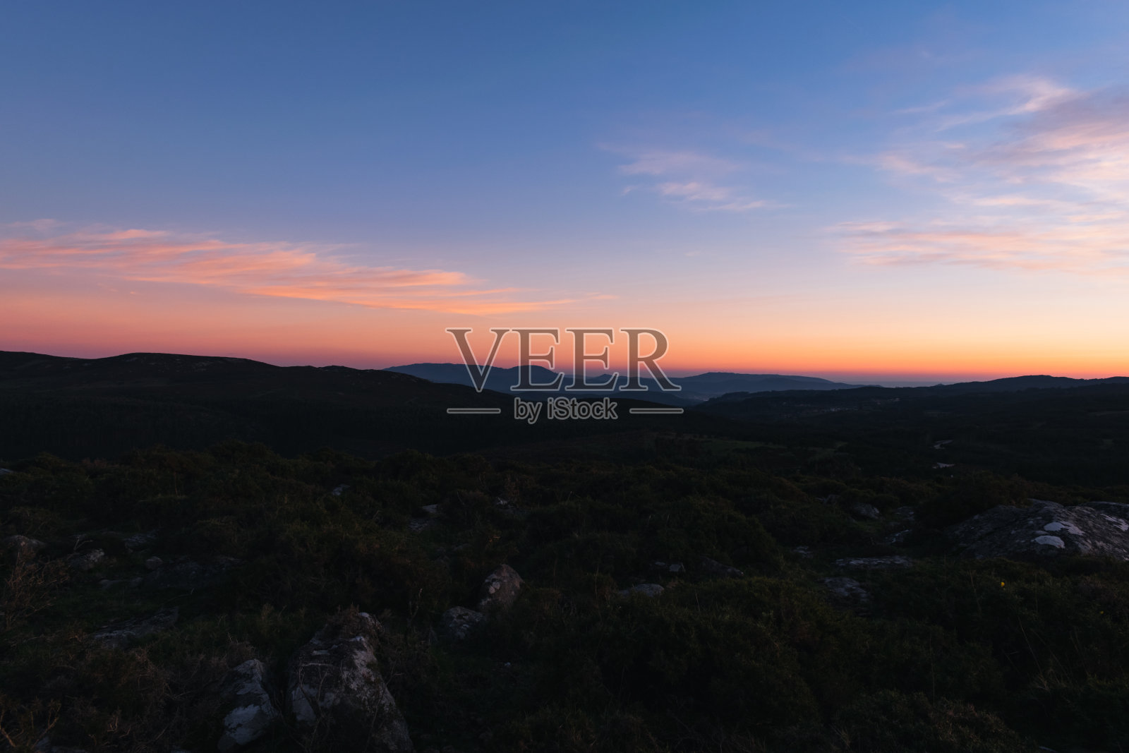 山间宁静日落的照片照片摄影图片