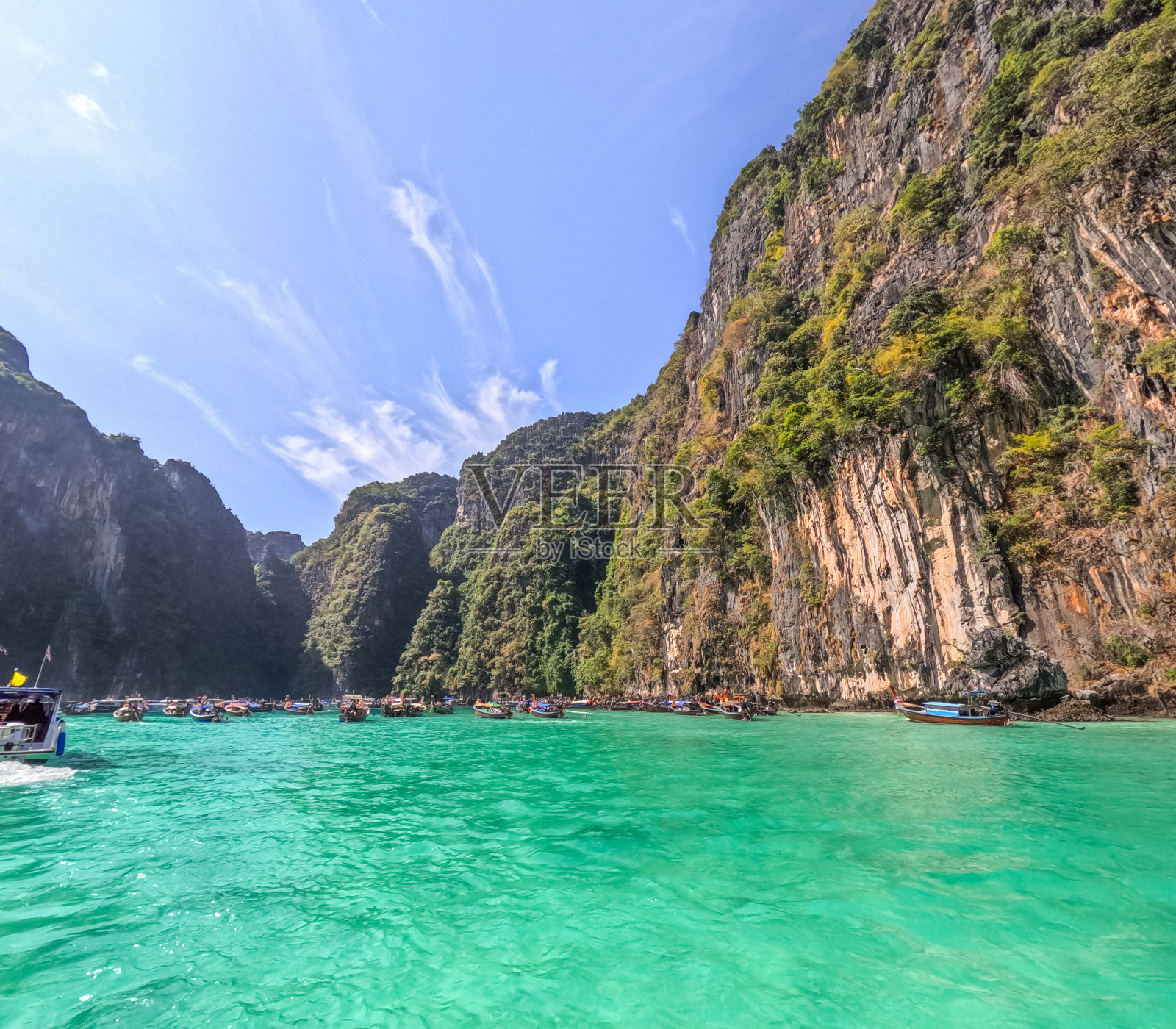位于泰国玛雅湾的皮皮岛照片摄影图片