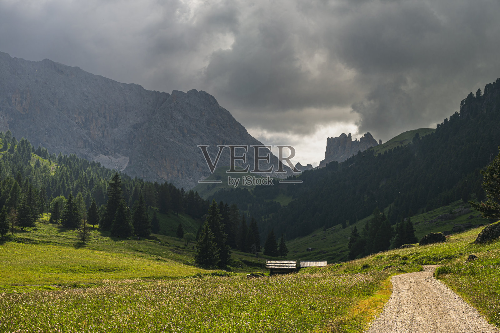 valdi Fassa内的山地景观，白云石照片摄影图片