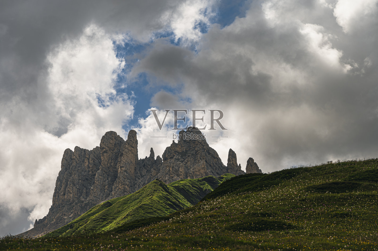 valdi Fassa内的山地景观，白云石照片摄影图片