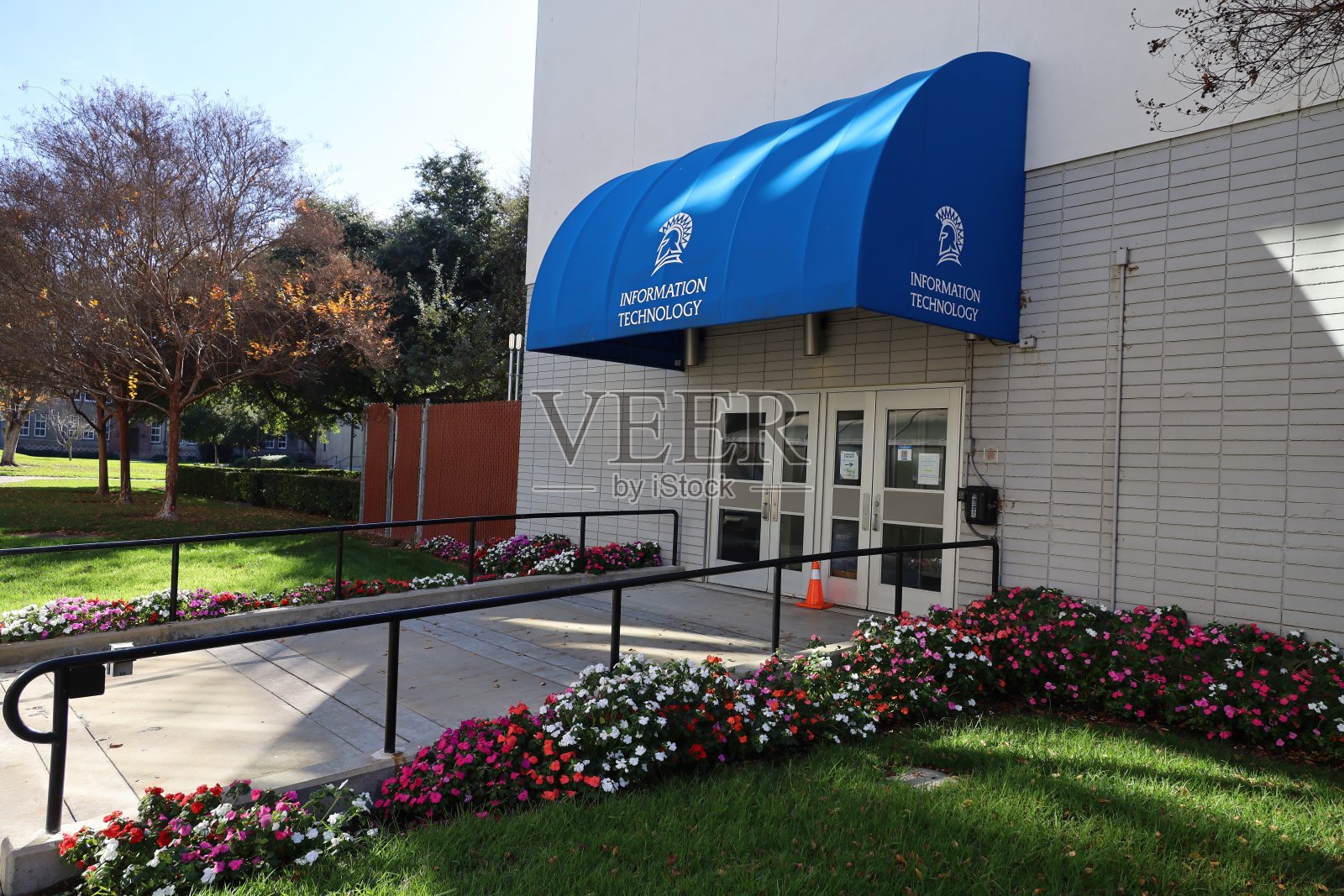 加州圣何塞州立大学的信息技术大楼照片摄影图片