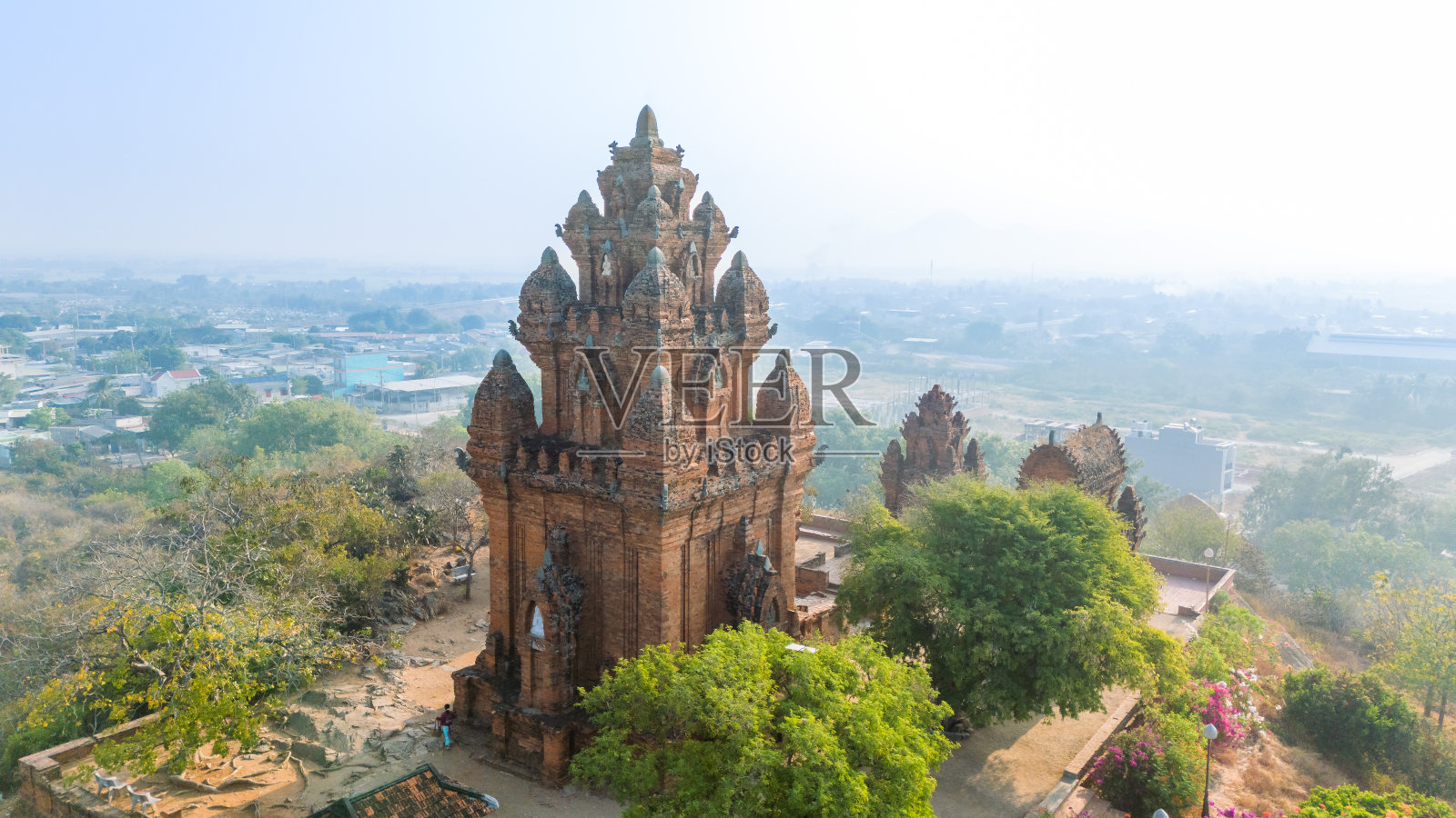 鸟瞰越南宁顺省Po Klong Garai的Cham塔。照片摄影图片