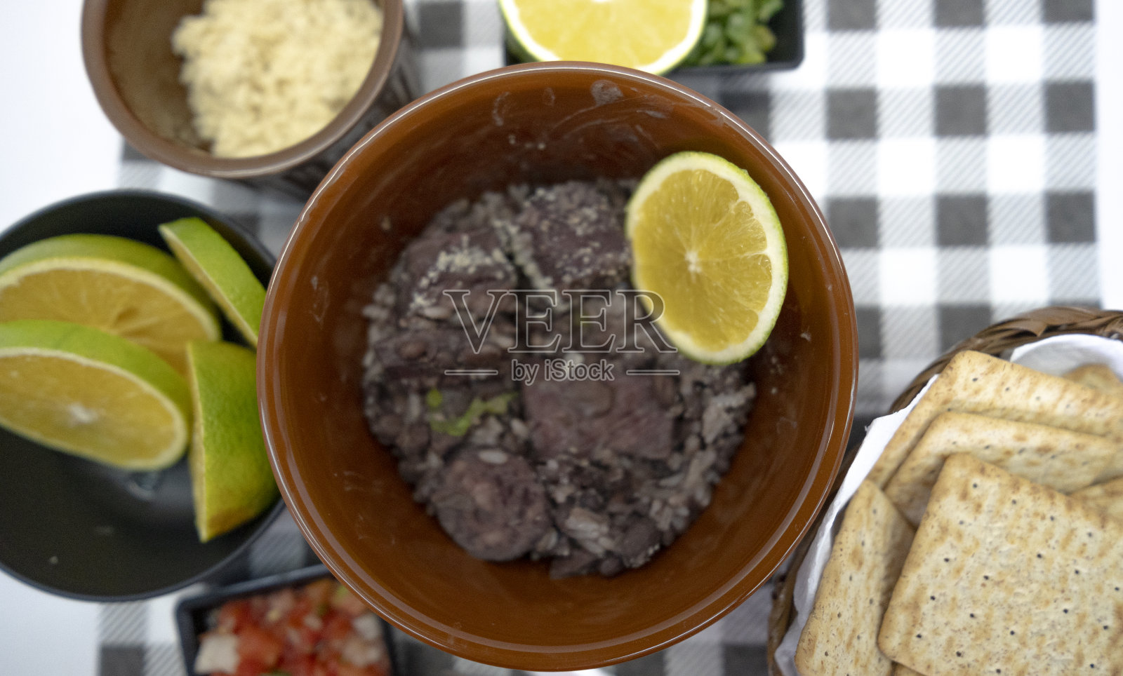 Feijoada是典型的巴西美食照片摄影图片