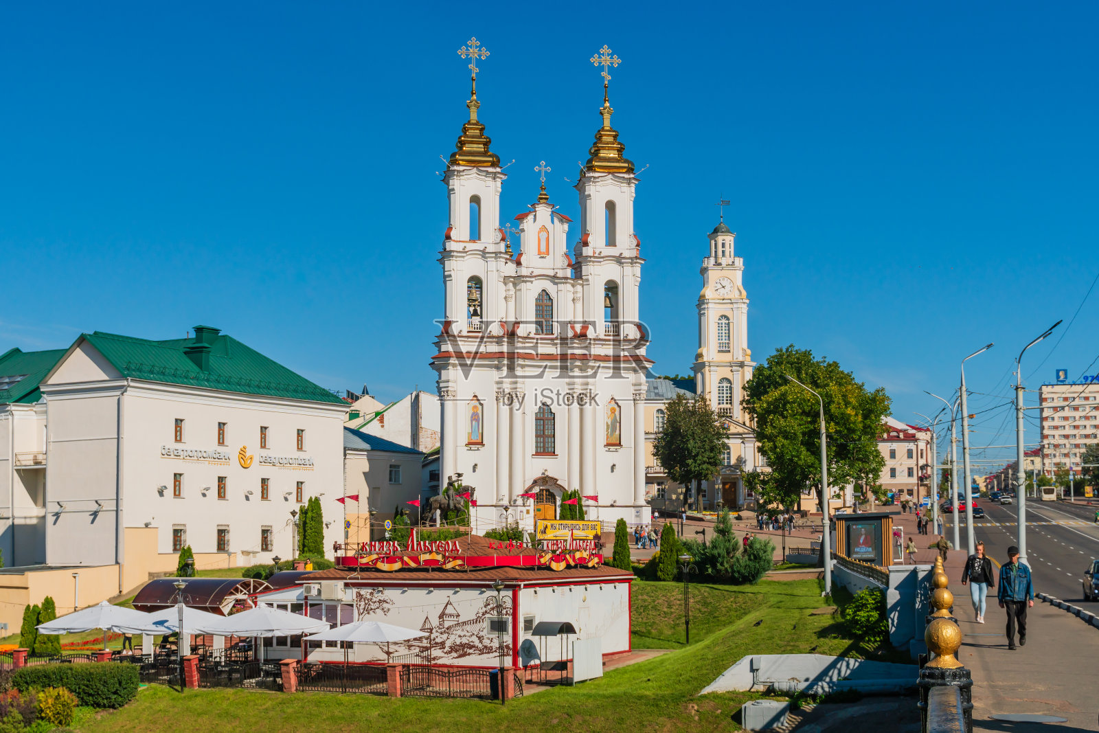 市中心的基督复活教堂。照片摄影图片