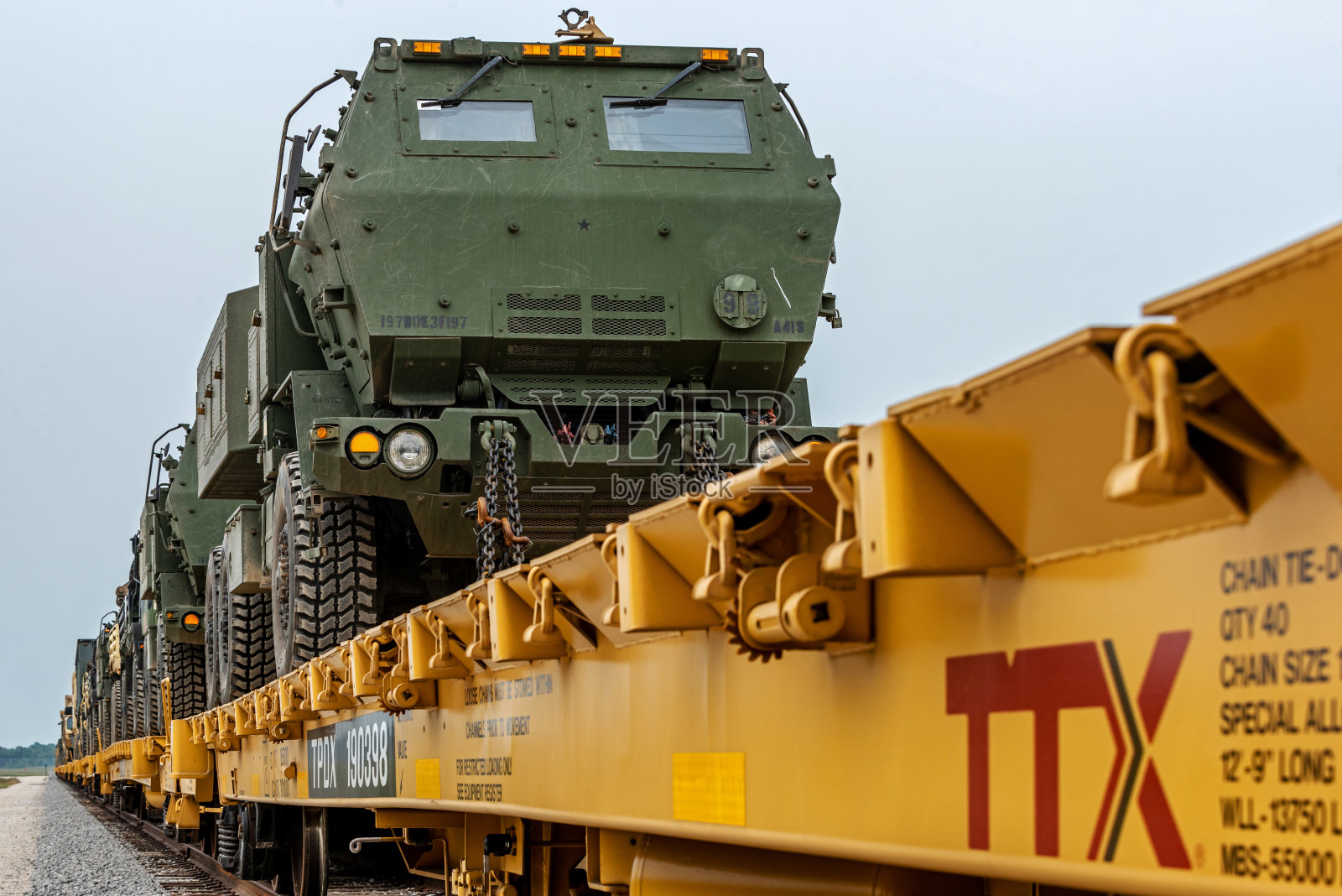 火车上的军用货物照片摄影图片