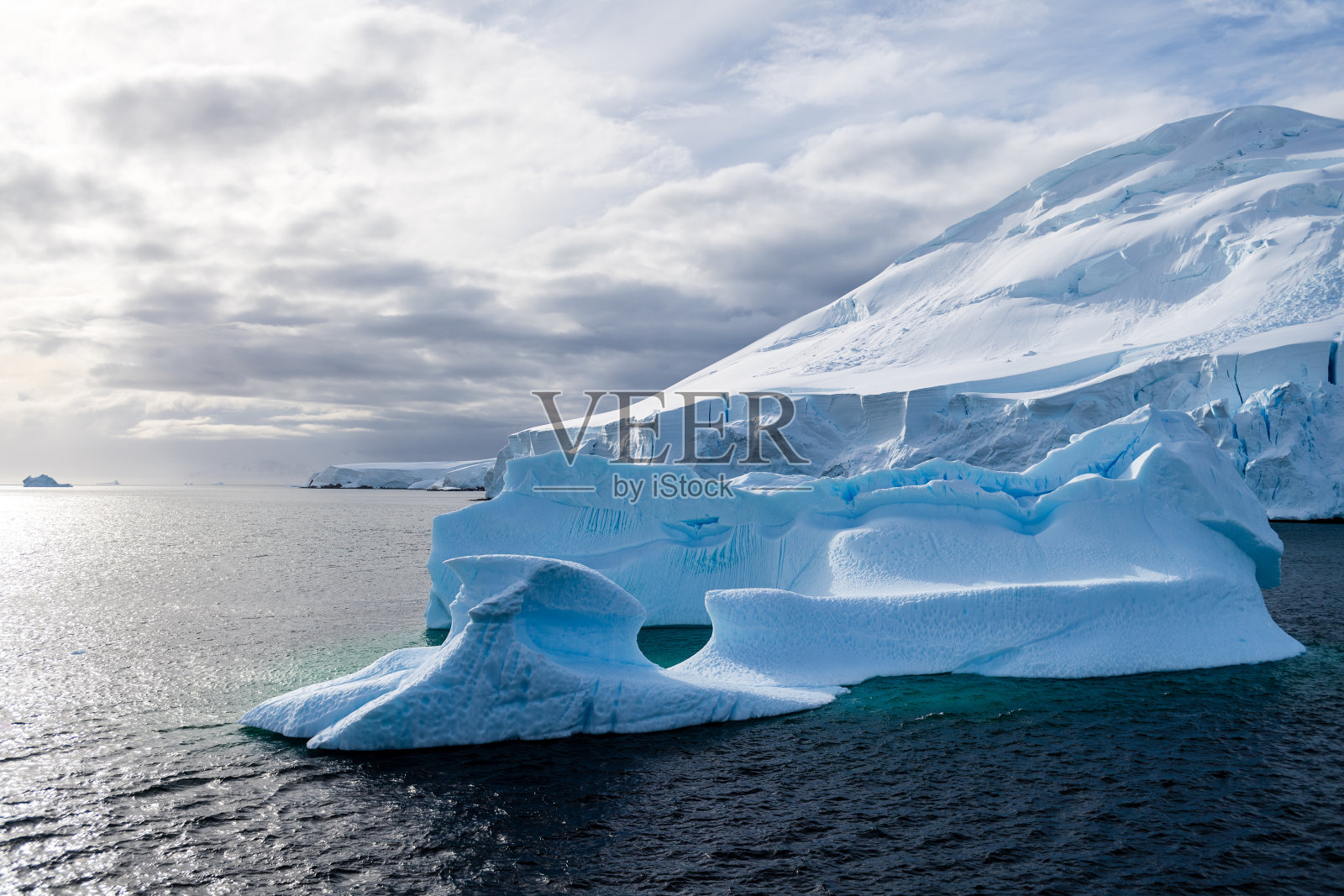 格雷厄姆通道附近的南极景观照片摄影图片