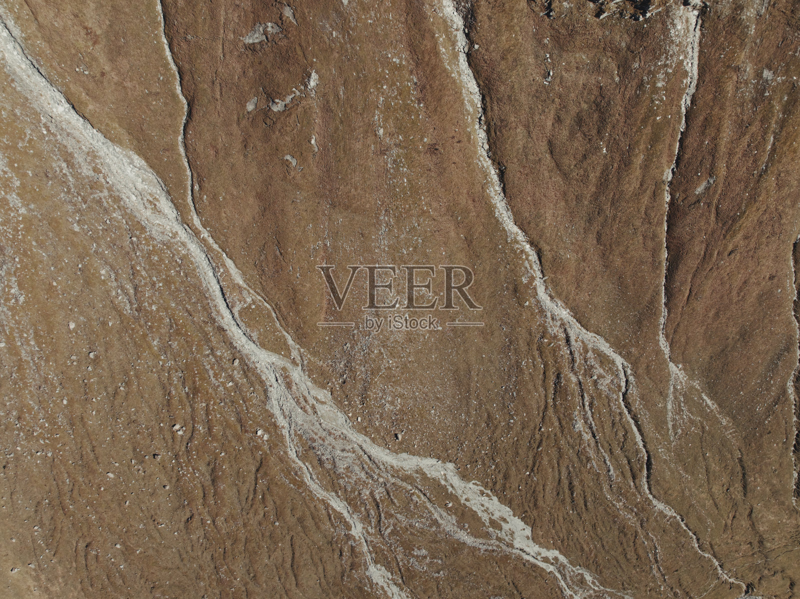 鸟瞰瑞士阿尔卑斯山圣贝纳迪诺山口的岩面照片摄影图片