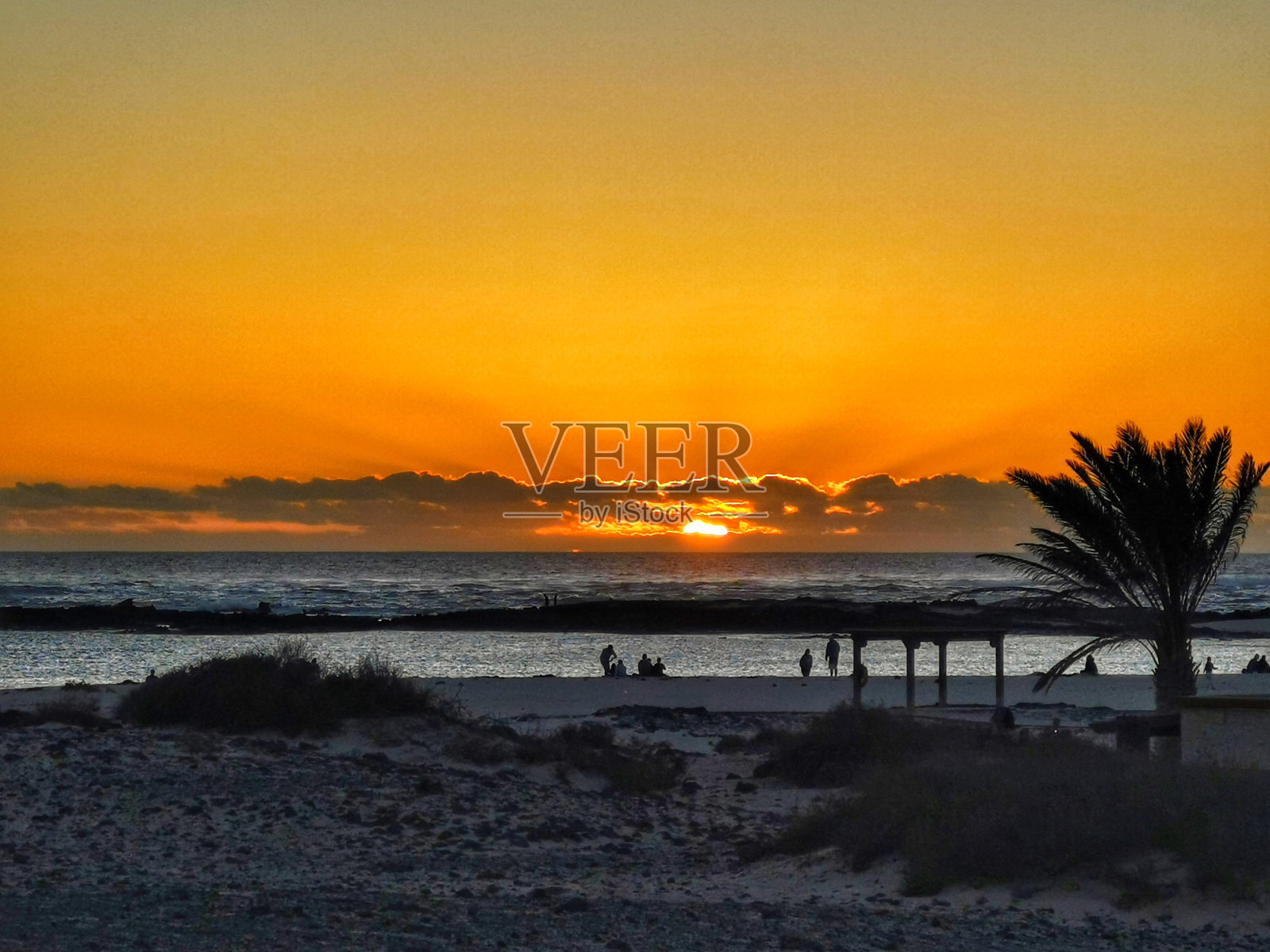 富埃特文图拉Cotillo海滩上的日落照片摄影图片