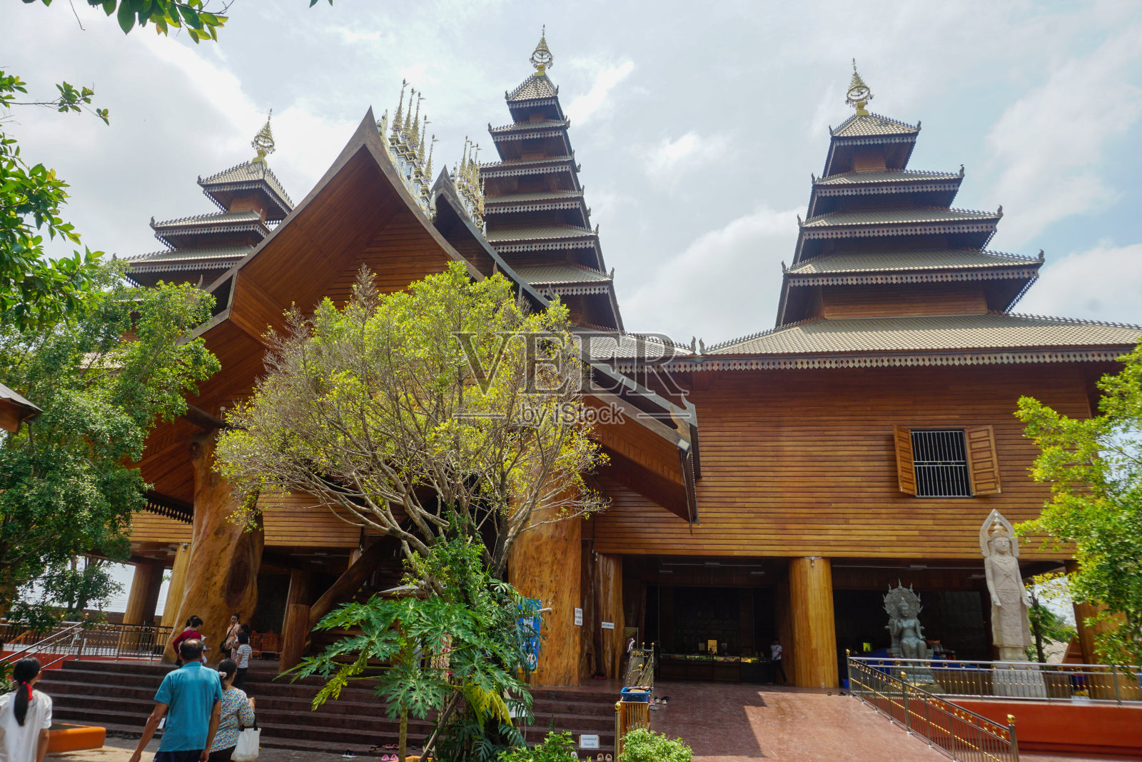 古庙美景:在泰国Maha Sarakham的Watpah Wangnamyen， <s:2>移动式<e:4>移动式星期三，<s:2>移动式三月<e:1>移动式27日，<s:2>移动式2024年照片摄影图片