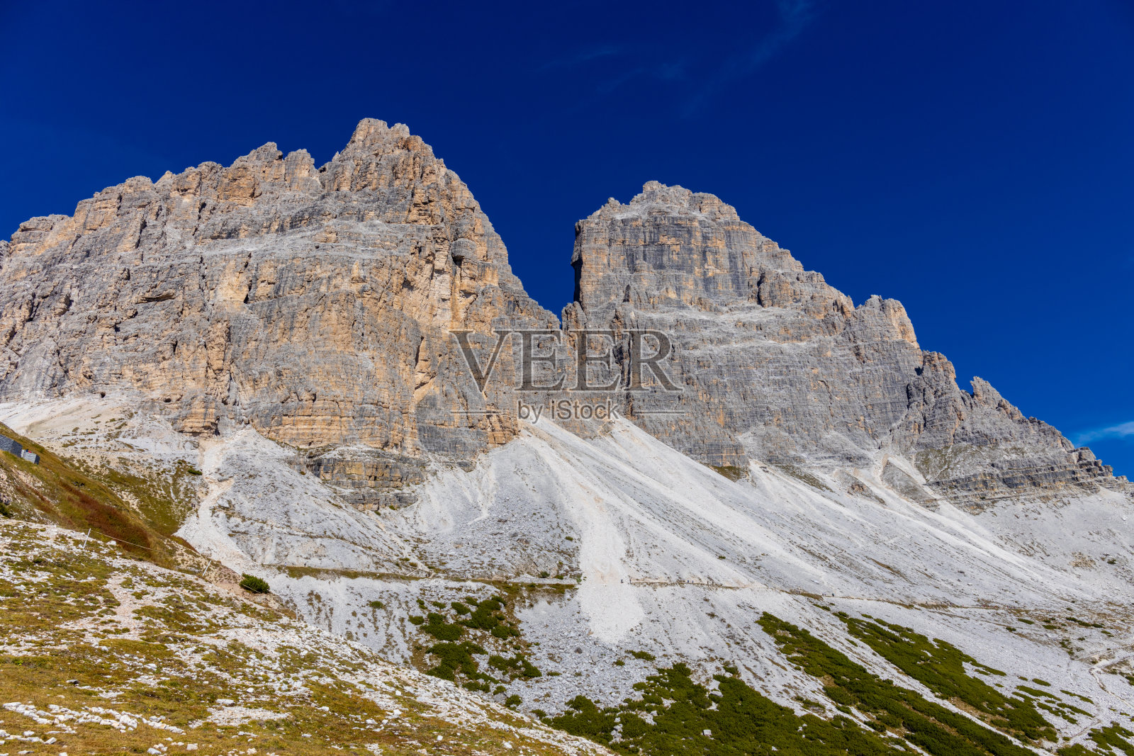 拉瓦雷多的三座山峰位于白云岩照片摄影图片