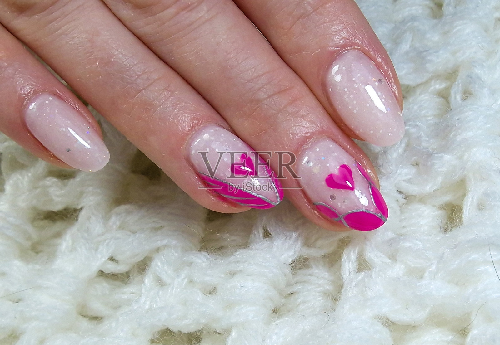 一个专业的现代凝胶美甲的特写照片摄影图片