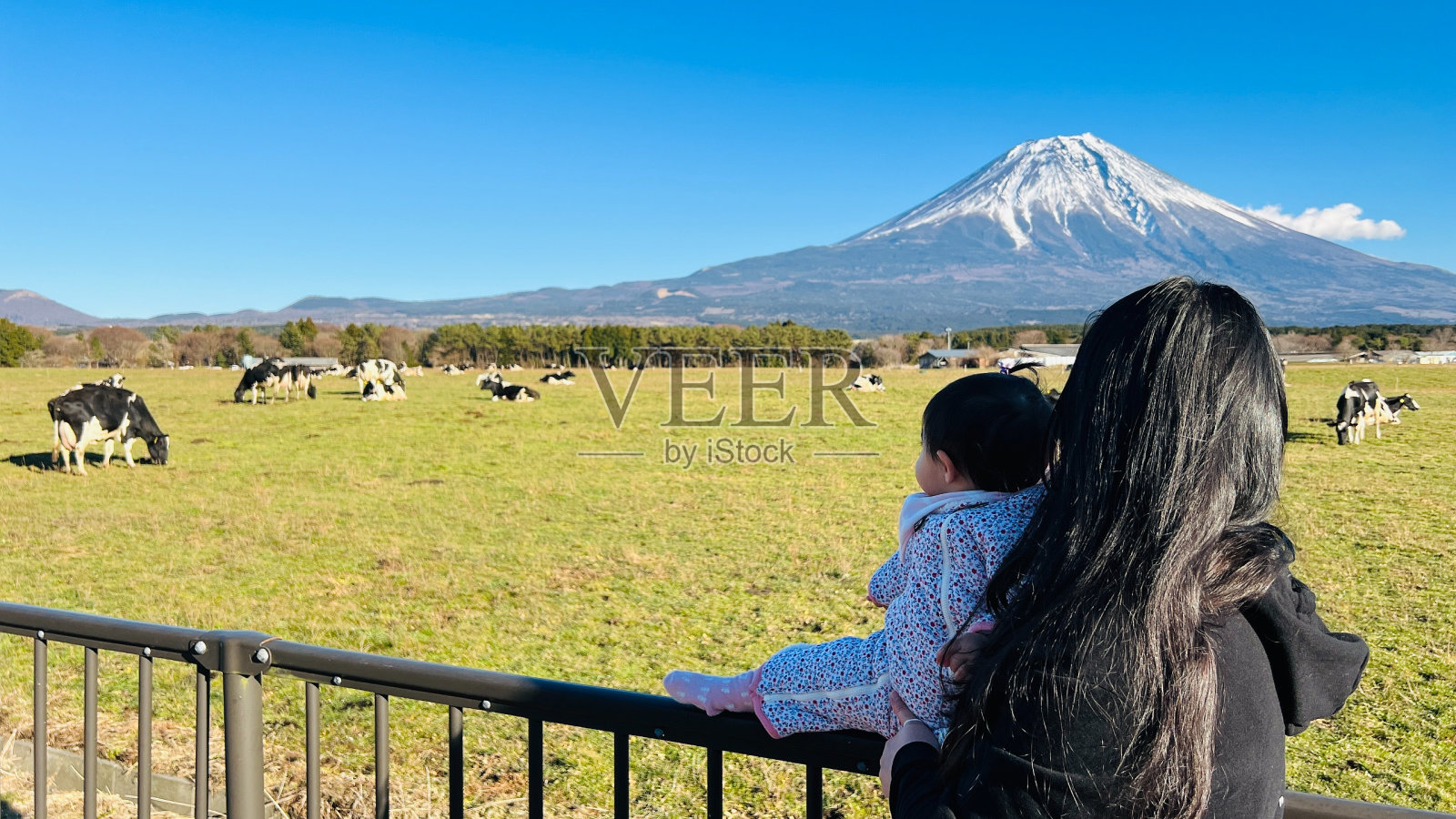 母女二人照片摄影图片