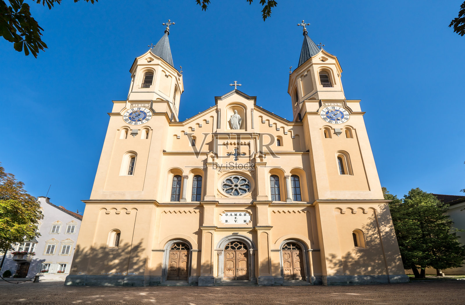 意大利南蒂罗尔布鲁尼科圣母升天堂区照片摄影图片