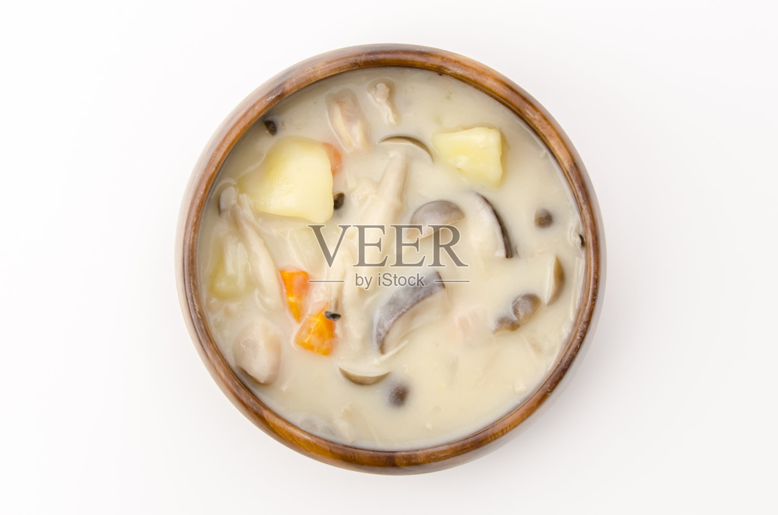 奶油炖蘑菇，鸡肉，蔬菜，美味的秋季食品照片摄影图片